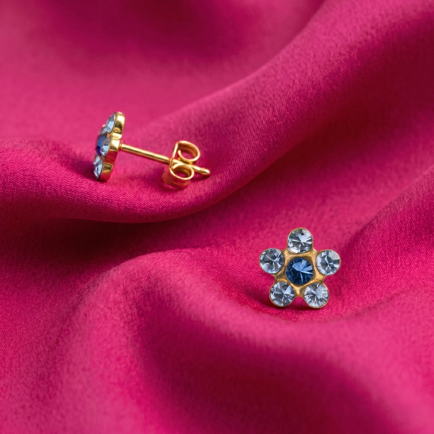 Aros Studex Sensitive Kids -  Flor Azul & Zafiro 5mm - Bañado en Oro